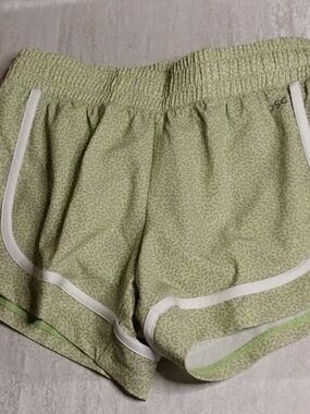 DSG Light Green Patterned Kids Girl M Athletic Shorts with White Trim
